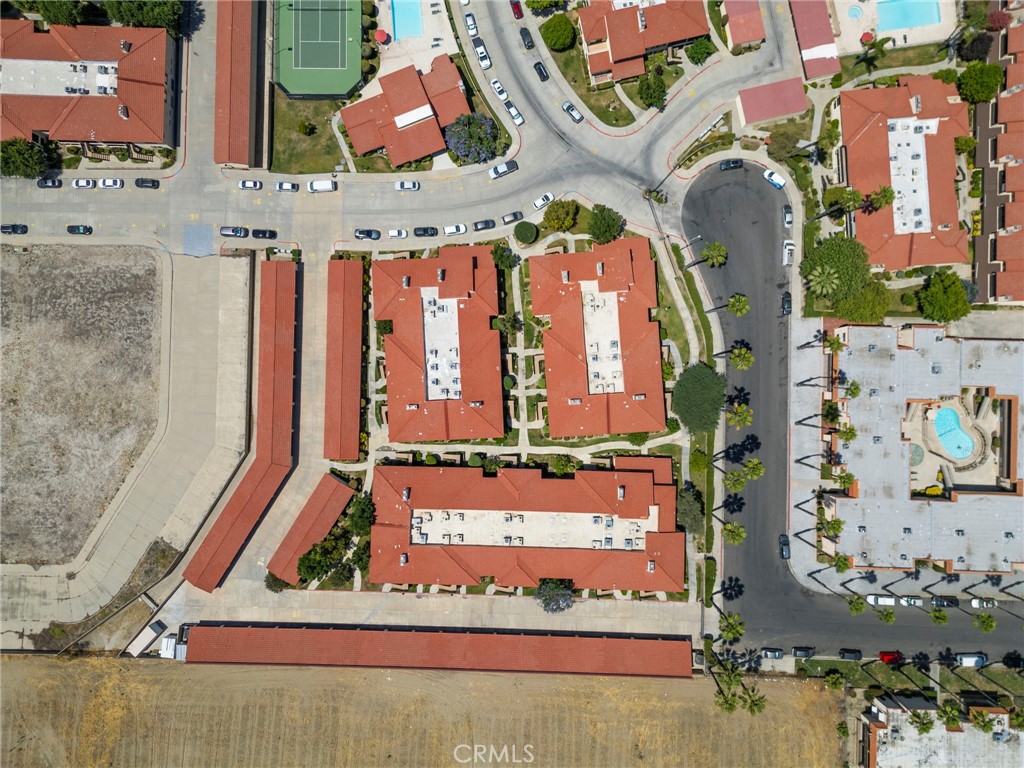 https://media.crmls.org/medias/8e04c815-e982-424c-9487-4e9f7fc5066c.jpg?preset=X-Large