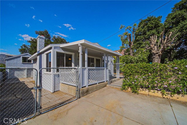 7709 Beckett Street, Tujunga CA: https://media.crmls.org/medias/8e04db5d-acd5-4b07-878e-37514d188d85.jpg