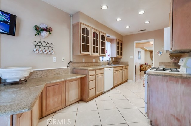 Detail Gallery Image 18 of 64 For 10842 Leffingwell Rd, Norwalk,  CA 90650 - 3 Beds | 3 Baths