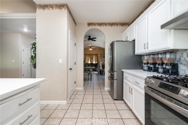 Detail Gallery Image 6 of 17 For 2520 N Liberty Ct, Visalia,  CA 93292 - 4 Beds | 2/1 Baths