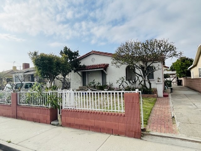 Detail Gallery Image 1 of 1 For 2467 Palm Pl, Huntington Park,  CA 90255 - 3 Beds | 2 Baths