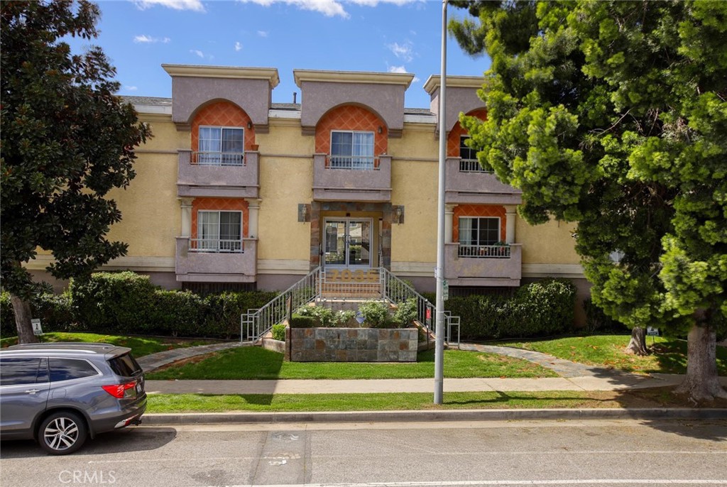 7035 Woodley Avenue #204