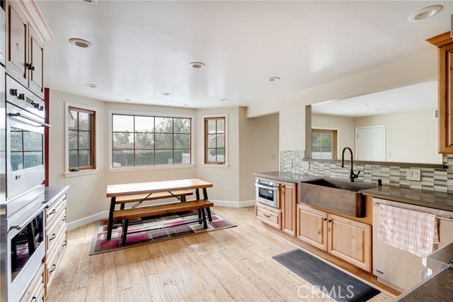 Detail Gallery Image 12 of 46 For 222 W Kenneth, Glendale,  CA 91202 - 4 Beds | 4 Baths