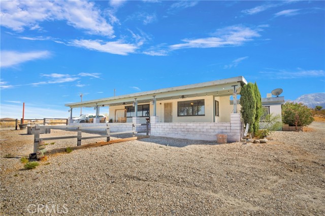 Detail Gallery Image 2 of 44 For 31515 Carnelian Rd, Lucerne Valley,  CA 92356 - 3 Beds | 2 Baths