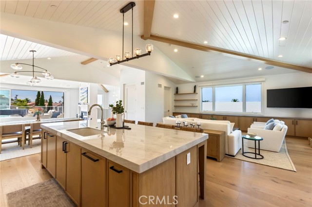 Detail Gallery Image 9 of 31 For 931 Duncan Ave, Manhattan Beach,  CA 90266 - 6 Beds | 5/2 Baths