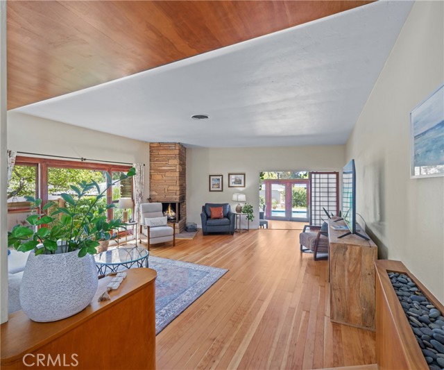 Image 10 of 62 For 701 Valley View Drive
