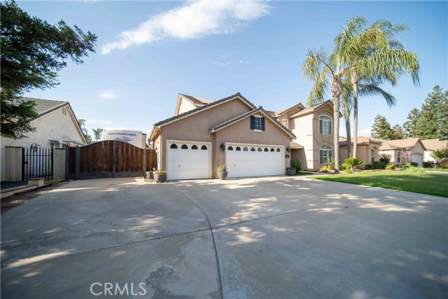 6028 W Evergreen Avenue, Visalia CA: https://media.crmls.org/medias/8e07f417-5a23-44de-a669-177676a30902.jpg