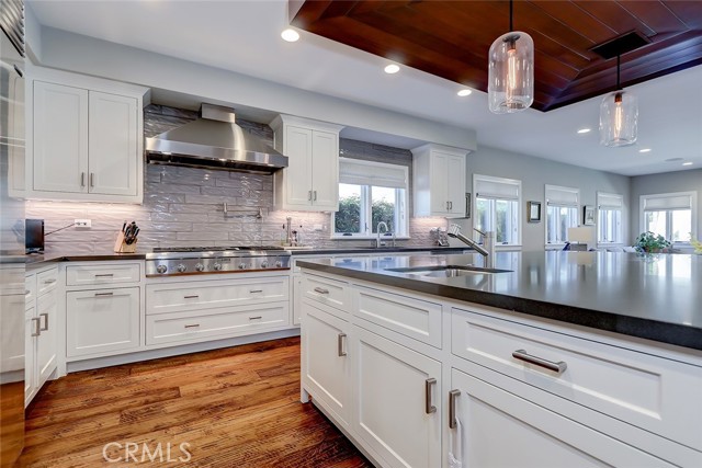 1833 8th Street, Manhattan Beach CA: https://media.crmls.org/medias/8e087820-17d2-4e44-8aff-9d8633b29fea.jpg
