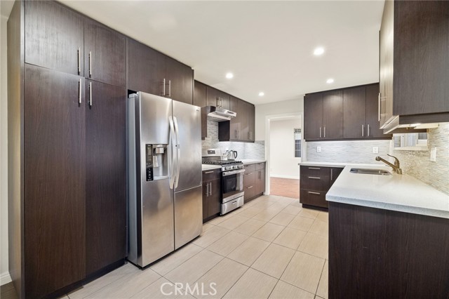 Detail Gallery Image 15 of 52 For 12759 Elkwood St, North Hollywood,  CA 91605 - 4 Beds | 3 Baths