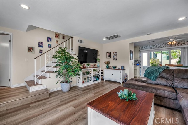 Detail Gallery Image 3 of 21 For 6440 Marquette #D,  Moorpark,  CA 93021 - 3 Beds | 1/1 Baths