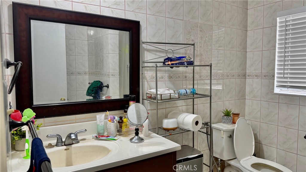 https://media.crmls.org/medias/8e0900d5-6eb0-4ef4-a026-70f4b3959c54.jpg?preset=X-Large