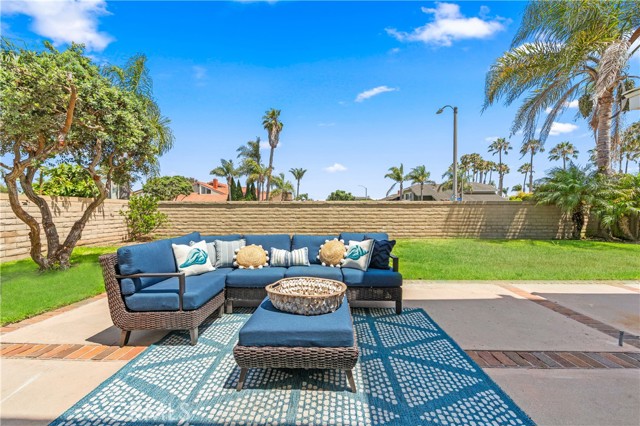 18202 Foss Lane, Huntington Beach CA: https://media.crmls.org/medias/8e09144c-f7c4-4650-af60-b93dca14fcd7.jpg