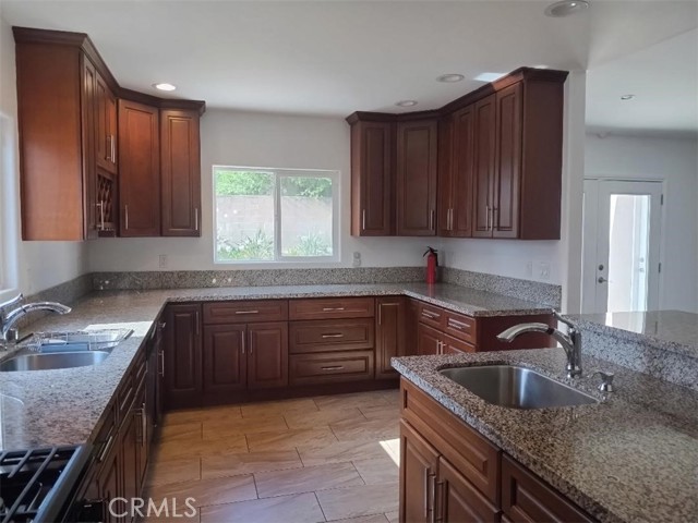 19100 Bessemer Street, Tarzana CA: https://media.crmls.org/medias/8e0922f7-e54c-42ab-a856-828d3810c0cc.jpg