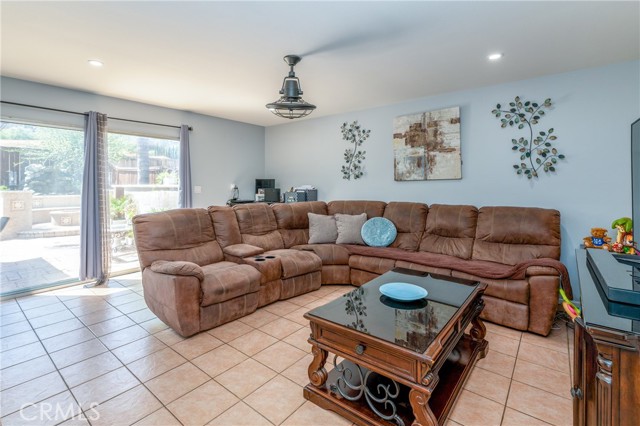 Detail Gallery Image 10 of 47 For 4511 Feather River Rd, Corona,  CA 92878 - 3 Beds | 2/1 Baths