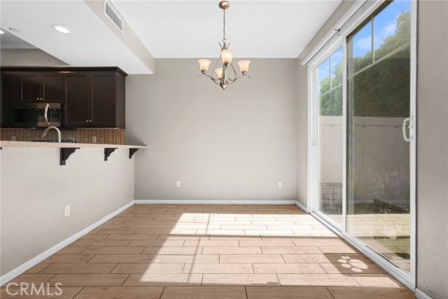 Detail Gallery Image 3 of 34 For 7600 N Courage Way, Van Nuys,  CA 91405 - 4 Beds | 3 Baths