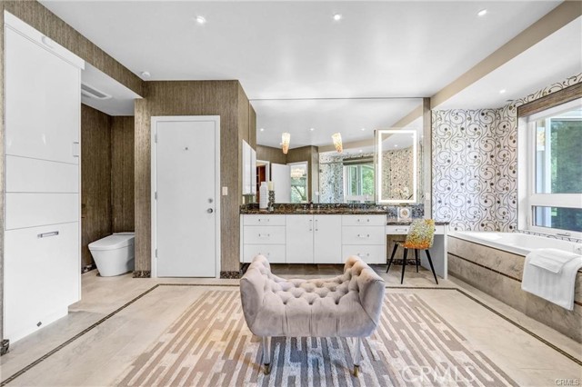 Detail Gallery Image 17 of 43 For 935 Hillcrest, Pasadena,  CA 91106 - 6 Beds | 7/1 Baths