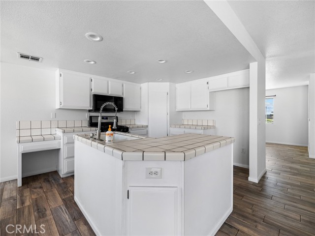 Detail Gallery Image 10 of 33 For 18896 Westlawn, Hesperia,  CA 92345 - 3 Beds | 2 Baths