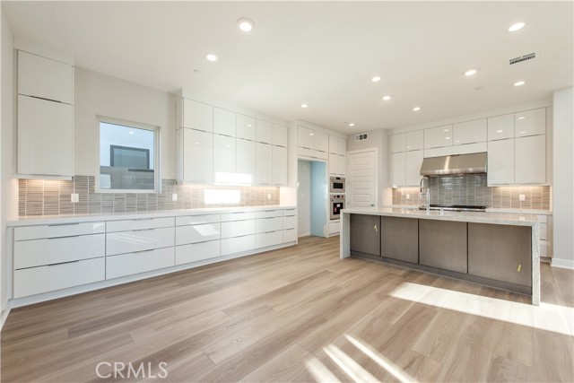 Detail Gallery Image 6 of 40 For 209 Mask, Irvine,  CA 92618 - 5 Beds | 5 Baths