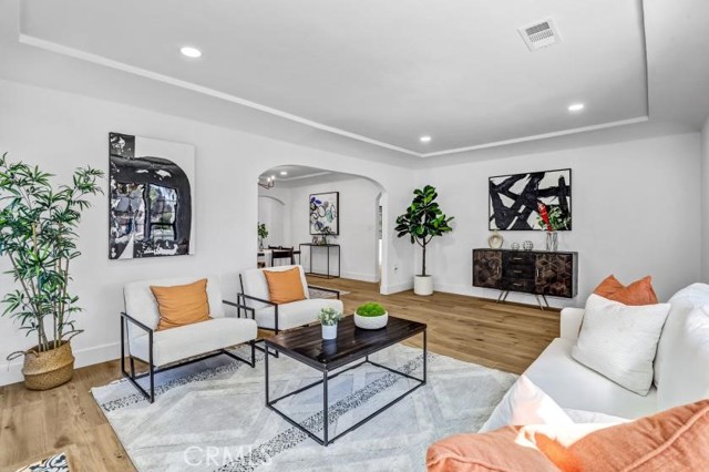 2327 Bonnie Brae, Santa Ana CA: https://media.crmls.org/medias/8e0c559f-4427-41a8-bf50-d5b4a50dd049.jpg