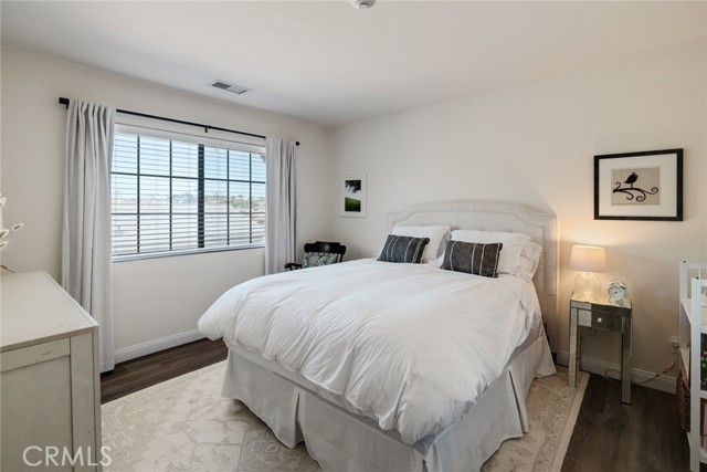 Detail Gallery Image 31 of 36 For 240 S Broadway #2,  Redondo Beach,  CA 90277 - 3 Beds | 2/1 Baths