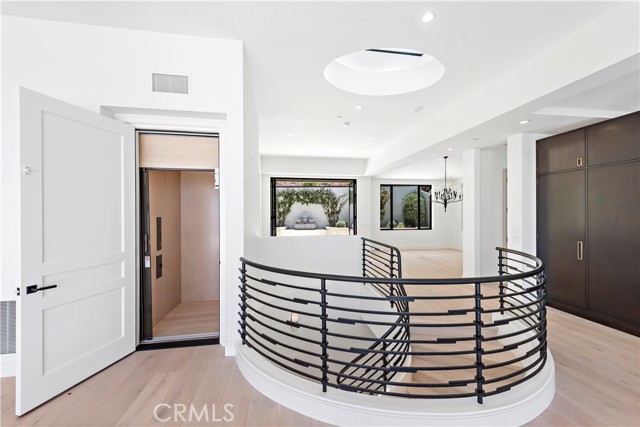 Detail Gallery Image 34 of 64 For 2340 Crestview Dr, Laguna Beach,  CA 92651 - 4 Beds | 5/1 Baths