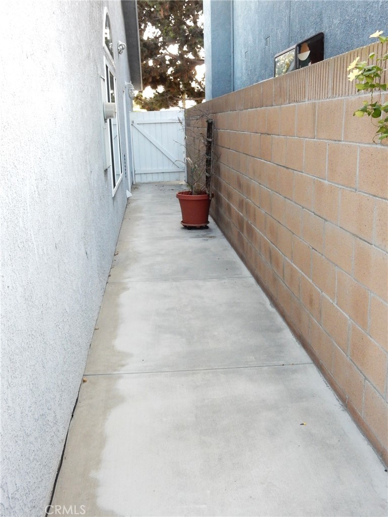 https://media.crmls.org/medias/8e0daf02-bed1-40c1-be2c-c22c4b4e65ca.jpg?preset=X-Large