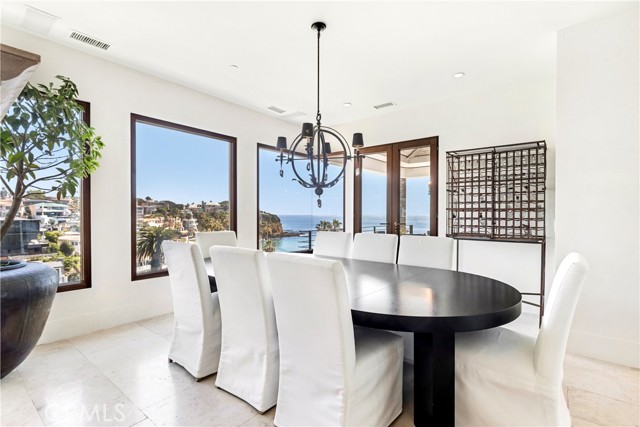 86 Emerald Bay, Laguna Beach CA: https://media.crmls.org/medias/8e0deb79-f76d-40e9-a5a1-77b4cb38e233.jpg