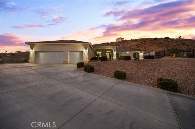 Detail Gallery Image 1 of 17 For 7590 Arrowhead Lake Rd, Hesperia,  CA 92345 - 4 Beds | 2 Baths