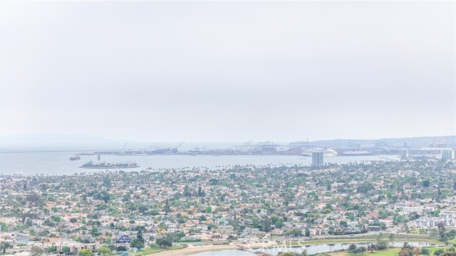 717 Ultimo Avenue, Long Beach CA: https://media.crmls.org/medias/8e0e7d40-135c-4107-98ee-3ad85eb6a78a.jpg