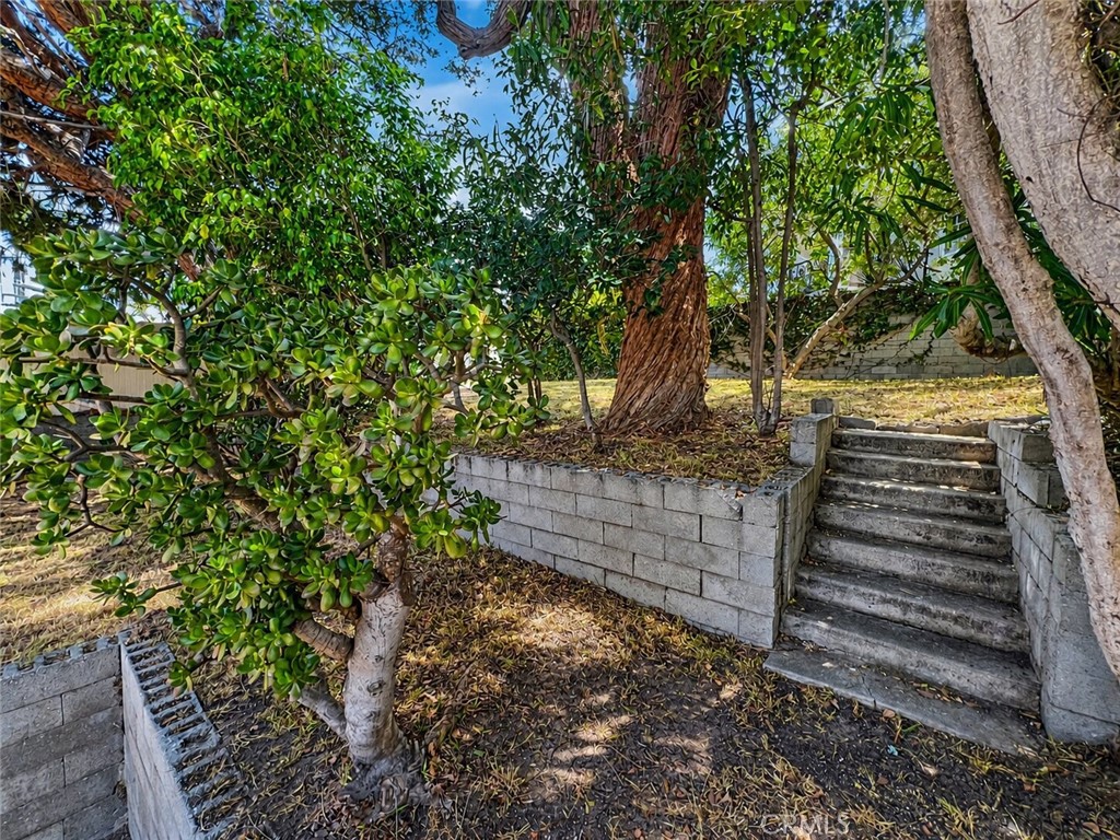 https://media.crmls.org/medias/8e0ea5b1-0ef9-47a5-9407-8172a9088085.jpg?preset=X-Large