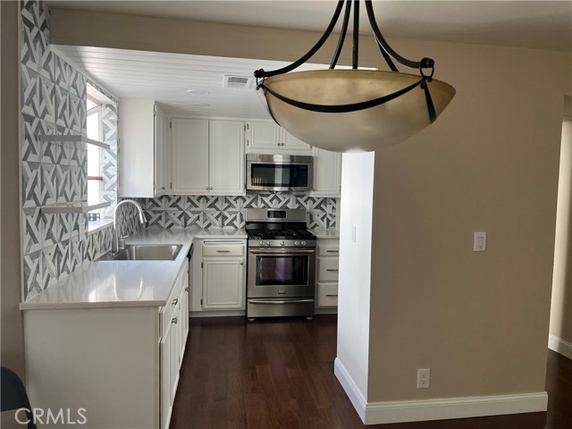Detail Gallery Image 15 of 69 For 26830 Claudette St #245,  Canyon Country,  CA 91351 - 3 Beds | 2 Baths
