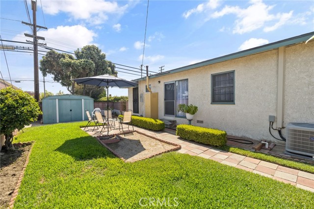 6345 Bigelow Street, Lakewood CA: https://media.crmls.org/medias/8e0ec50b-95a4-4a82-8527-65ef21160611.jpg