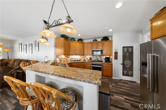 Detail Gallery Image 6 of 55 For 24050 Esmeralda Ct, Wildomar,  CA 92595 - 3 Beds | 3 Baths