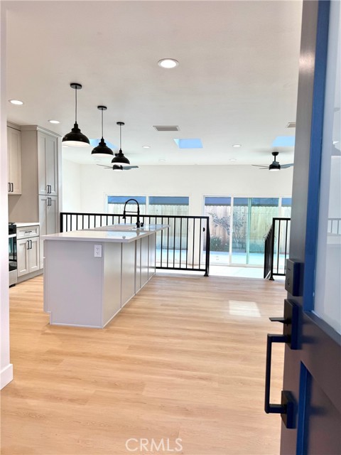 Detail Gallery Image 6 of 7 For 16124 San Fernando Mission Bld, Granada Hills,  CA 91344 - – Beds | – Baths