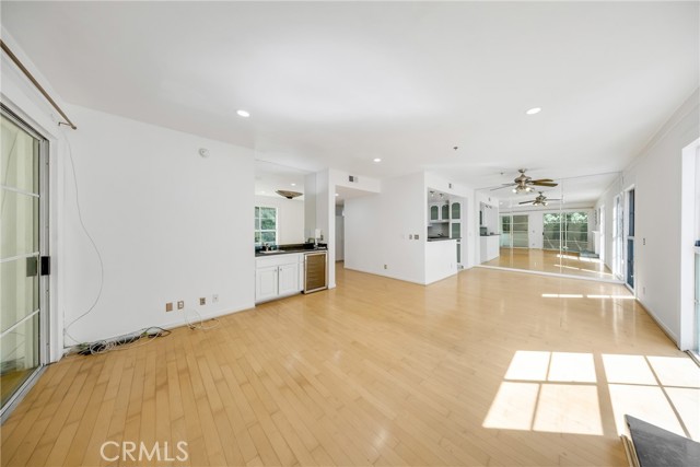 Detail Gallery Image 16 of 34 For 1401 S Bentley Ave #203,  Los Angeles,  CA 90025 - 2 Beds | 3 Baths