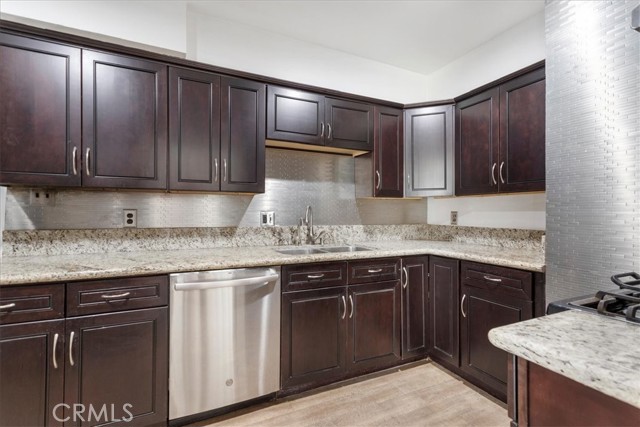 Detail Gallery Image 6 of 11 For 520 Magnolia Ave a,  Brea,  CA 92821 - 2 Beds | 1 Baths