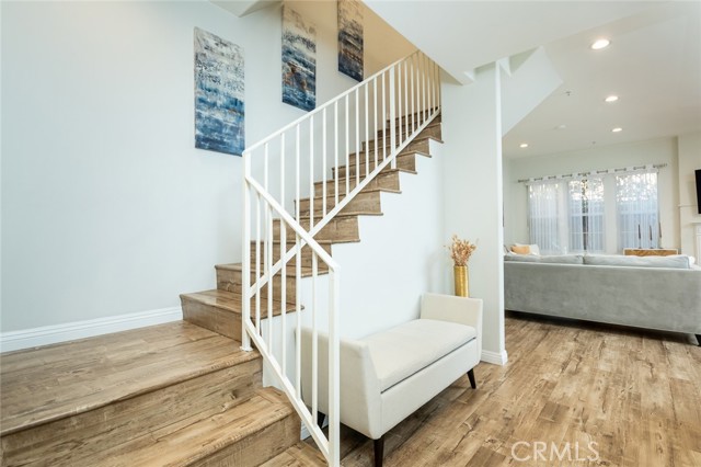 Detail Gallery Image 3 of 43 For 3960 Pennsylvania Ave #107,  La Crescenta,  CA 91214 - 3 Beds | 2/1 Baths