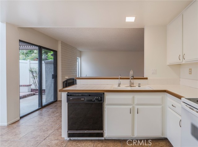 Detail Gallery Image 13 of 43 For 27 Lucero, Irvine,  CA 92620 - 4 Beds | 2/1 Baths