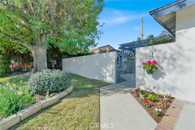 Detail Gallery Image 2 of 52 For 13381 Epping, Tustin,  CA 92780 - 5 Beds | 3 Baths