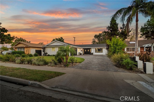 5228 E Minuet Lane, Anaheim CA: https://media.crmls.org/medias/8e118612-878a-4c07-a120-8fe984bc54b8.jpg
