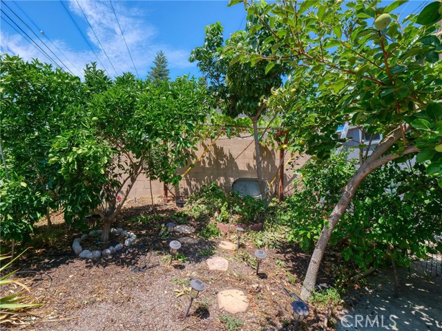 401 E Cherry Avenue, Monrovia CA: https://media.crmls.org/medias/8e119a94-6458-4332-bd6f-075c2a9e9f6f.jpg