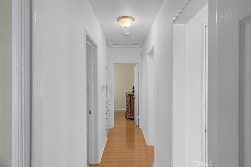 https://media.crmls.org/medias/8e11cee0-a56a-4842-8954-f8060a86ecab.jpg?preset=X-Large