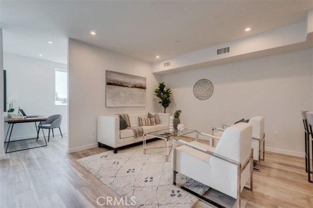 7018 Alabama Avenue, Canoga Park CA: https://media.crmls.org/medias/8e11f851-6ba7-4146-b662-9dd65830284e.jpg
