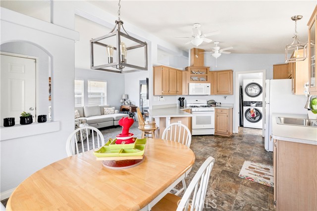 32600 State Highway 74, Hemet CA: https://media.crmls.org/medias/8e12be6b-5495-406c-a7ba-527e9da3b781.jpg