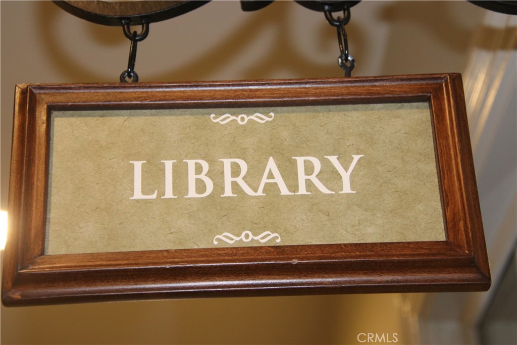https://media.crmls.org/medias/8e12d90b-1517-4c27-b962-d3811a6572f1.jpg?preset=X-Large