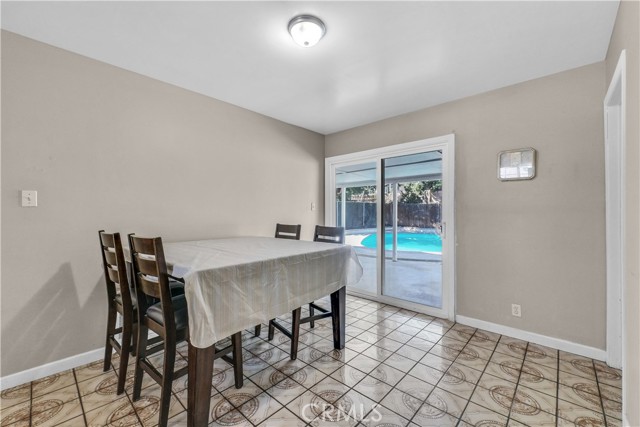 5364 NICHOLS, Riverside CA: https://media.crmls.org/medias/8e12eaaf-d6d7-4325-9409-6deb106332eb.jpg