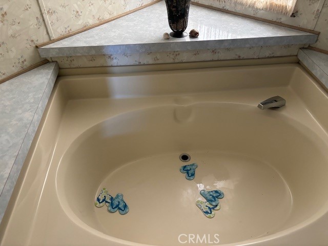 https://media.crmls.org/medias/8e13c631-6525-4b97-846d-dac1a07b9e2f.jpg?preset=X-Large