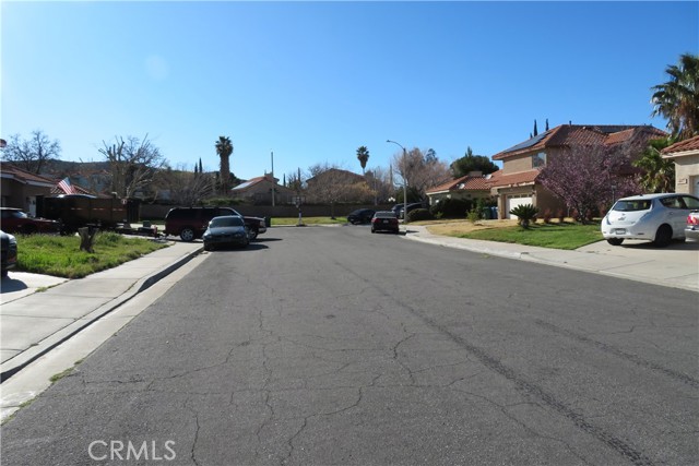 Detail Gallery Image 6 of 16 For 435 Questa Ct, Palmdale,  CA 93551 - 5 Beds | 3 Baths