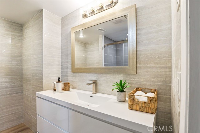 Detail Gallery Image 9 of 15 For 2270 via Puerta #N,  Laguna Woods,  CA 92637 - 2 Beds | 2 Baths