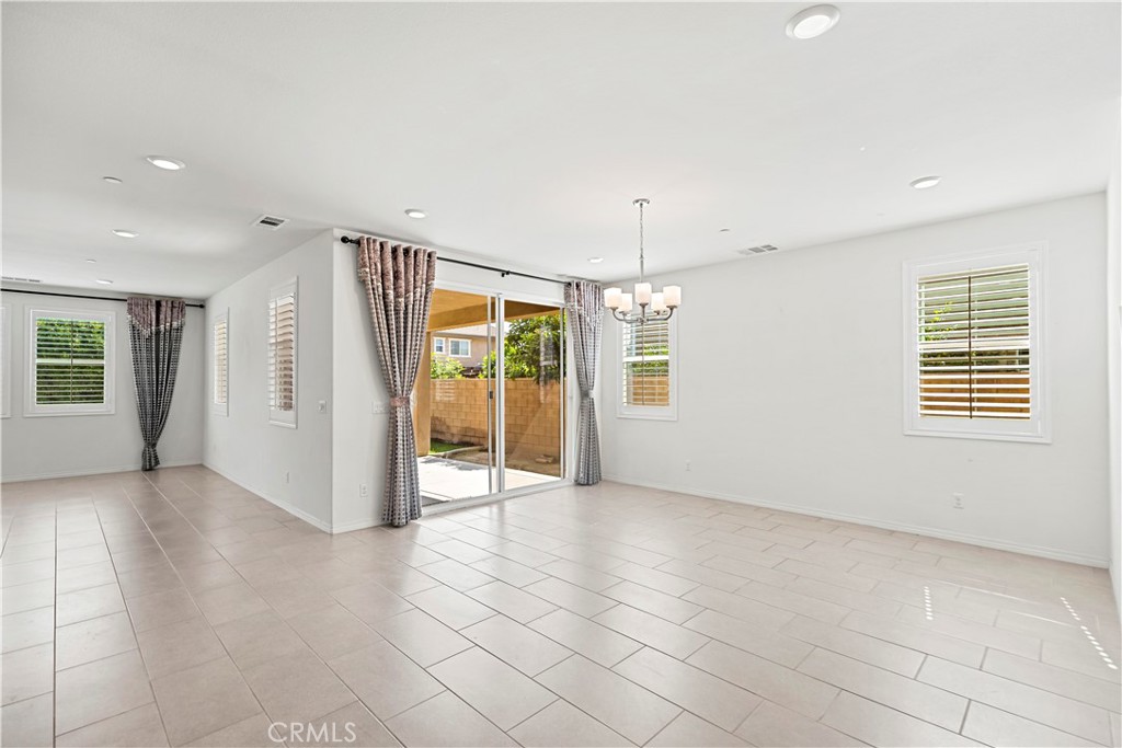 MLS #WS25243385 image #9